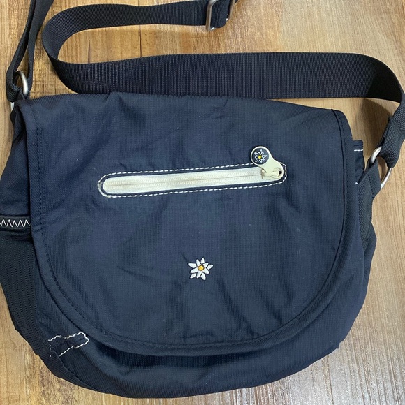 Sherpani black nylon lightweight crossbody purse with adjustable strap - Picture 4 of 11